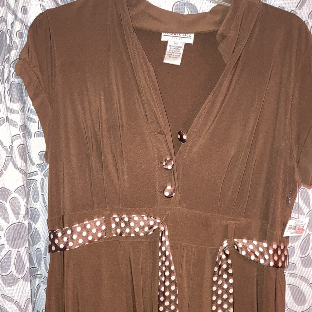 Short sleeved Brown dress with faux satin white polka dot belt. - Picture 4 of 7